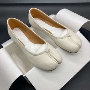 Maison Margiela Women's White Leather Shoes Size 37